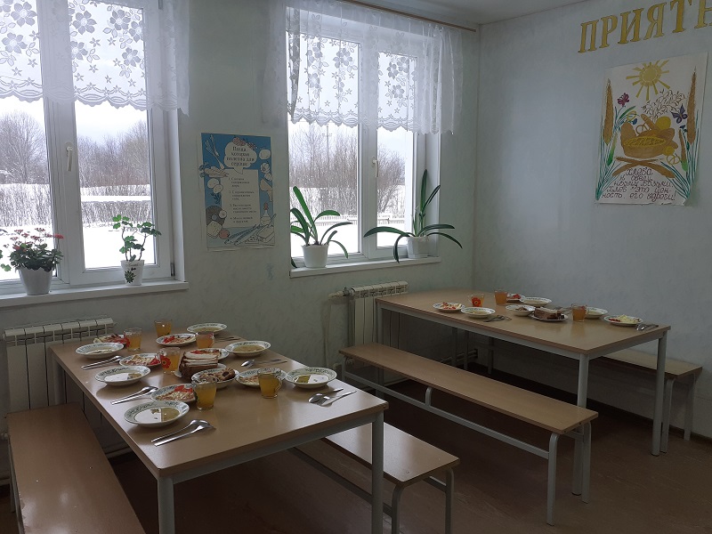 Обеденный зал столовой